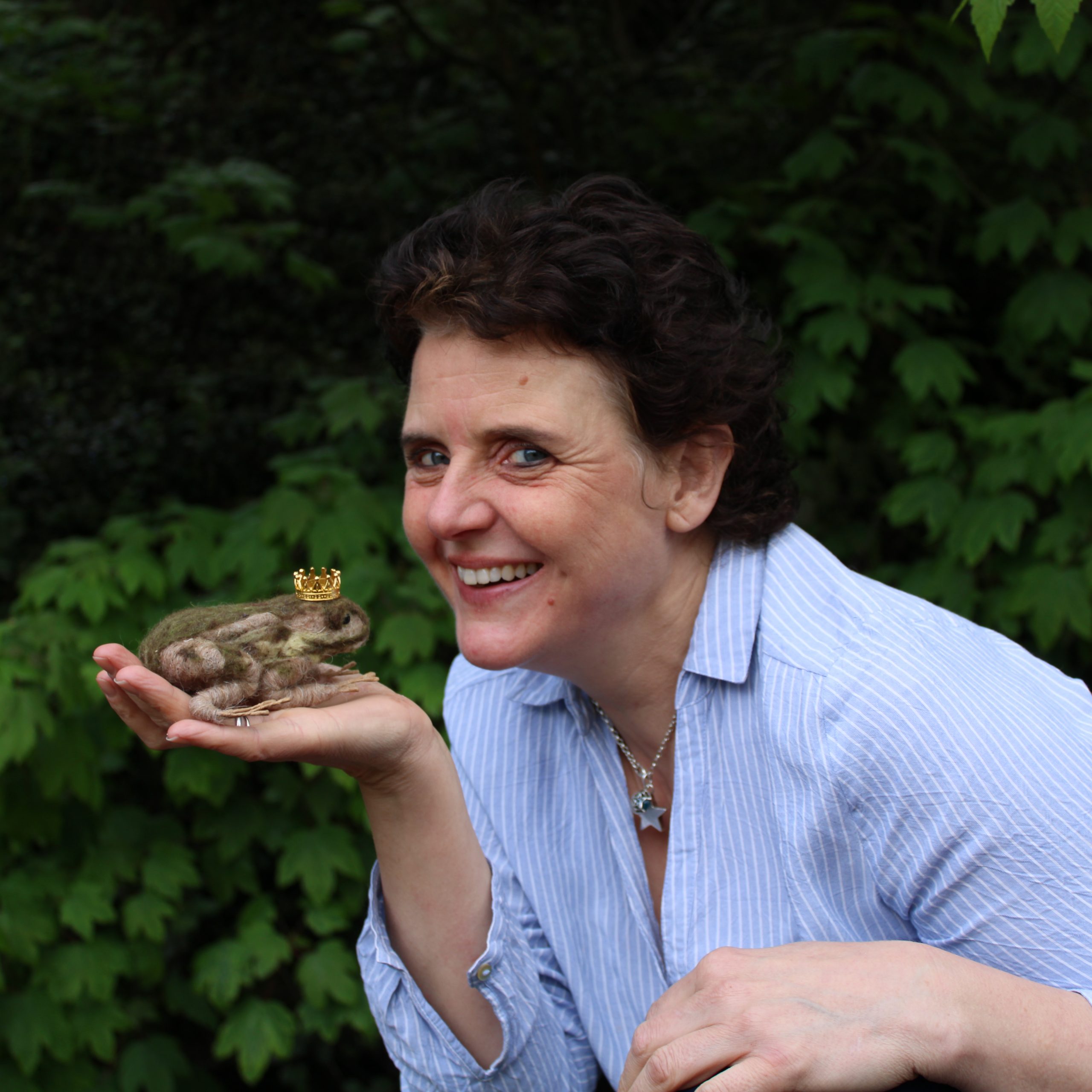 Steffi photo with frog