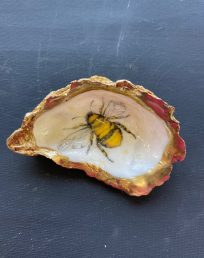 Bee oyster