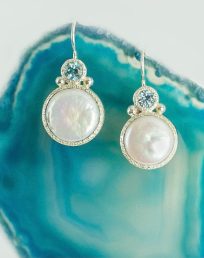 Hansa Earring - pearl and topaz